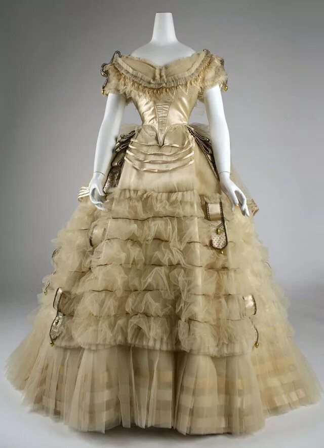 Платья 19 века фото женские бальные Victorian Hot Or Not Модные стили, Бальные длинные платья, Старая одежда