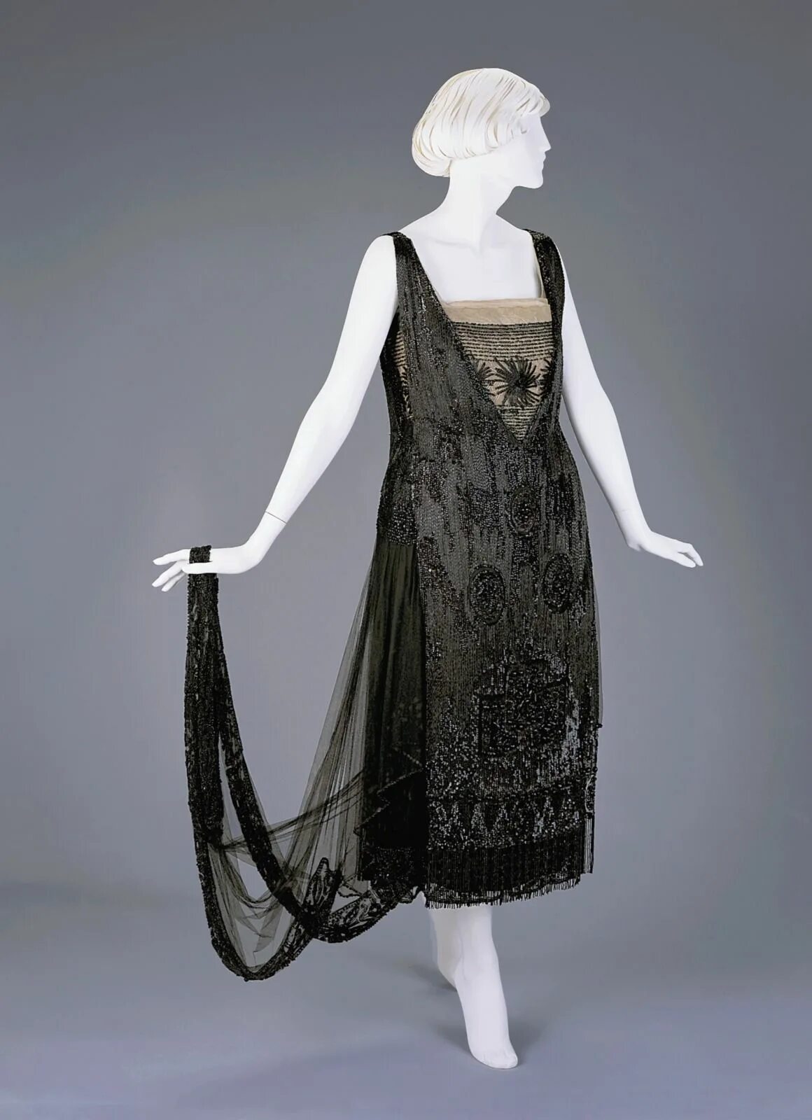 Платья 20 годов фото Evening dress; 1918-1920; silk, beads, sequins, metallic thread . 1920s evening 