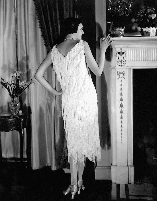 Платья 20 годов фото Model Wearing A Vionnet Dress by Edward Steichen Mode des années folles, Style a