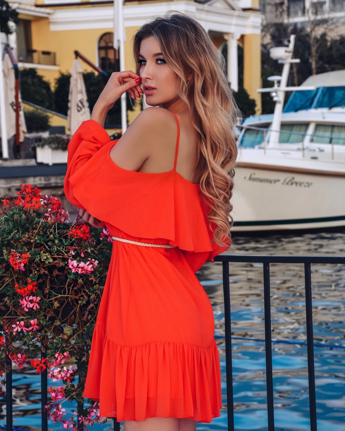 Платья 2019 фото Купить Короткое шифоновое летнее платье кораллового красного цвета в Москве :: К