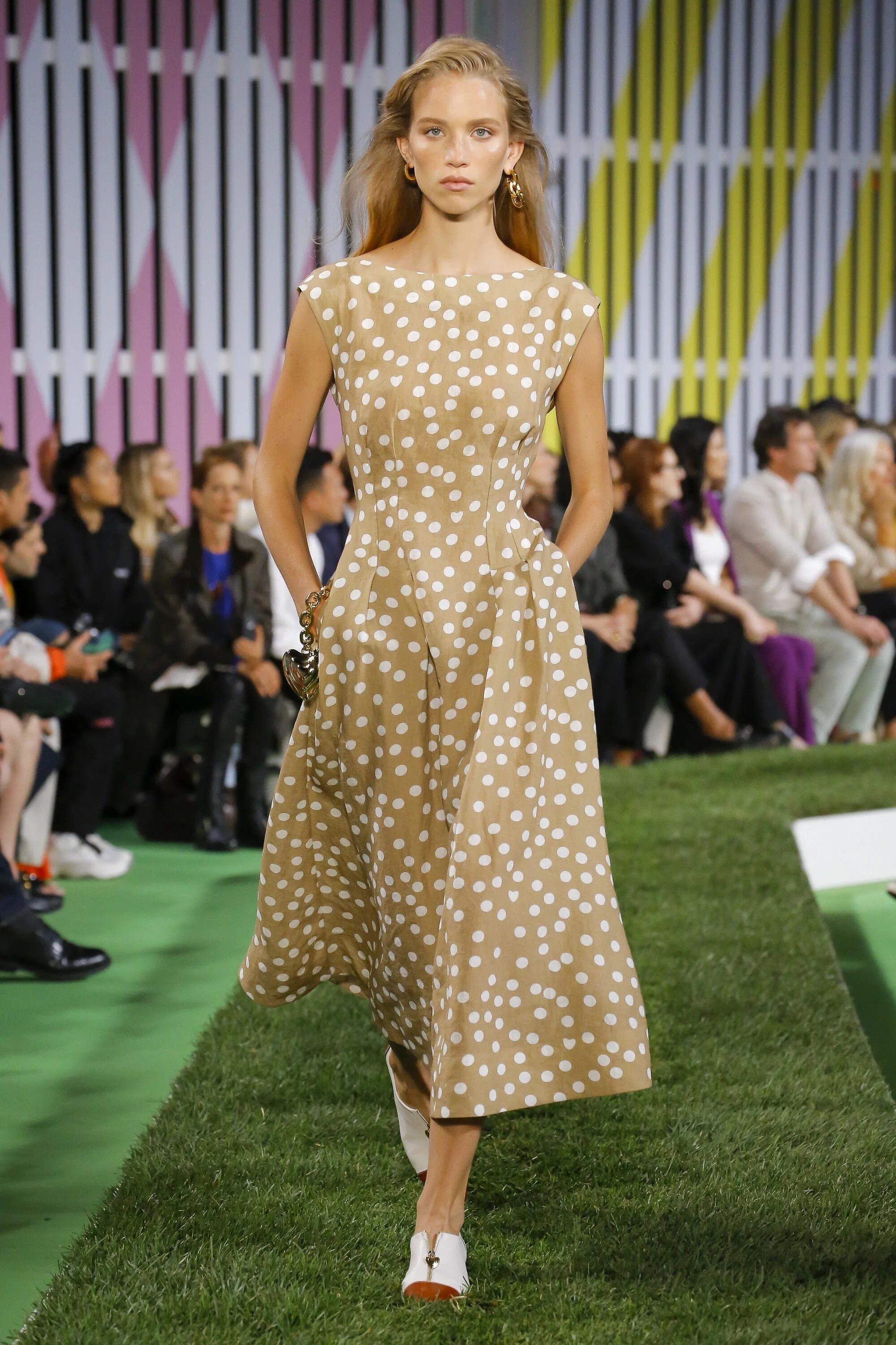 Платья 2019 года модные тенденции Escada Spring 2019 Ready-to-Wear Fashion Show Fashion, Ready to wear, Fashion we