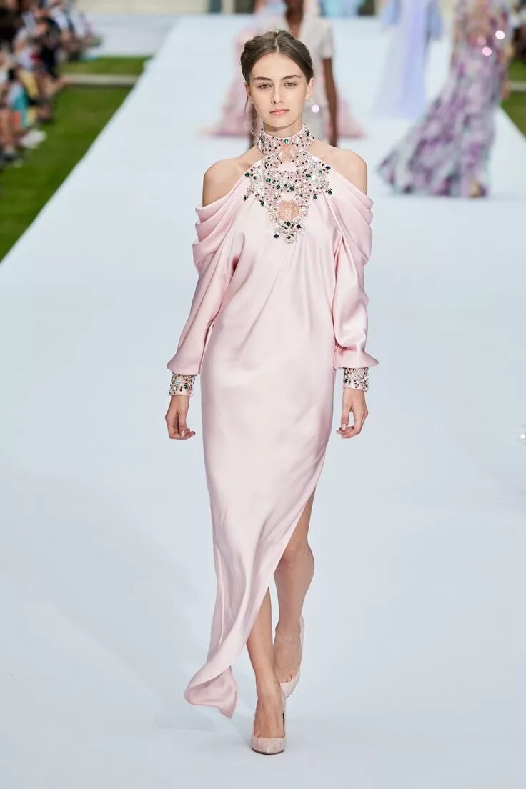 Платья 2019 года модные тенденции Ralph & Russo Fall 2019 Couture collection, runway looks, beauty, models, and re