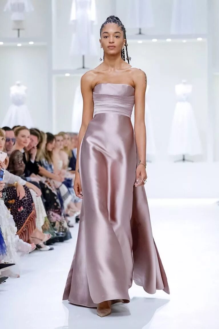 Платья 2020 фото Модные вечерние платья 2020 Новости моды Fashion, Couture fashion, Strapless dre