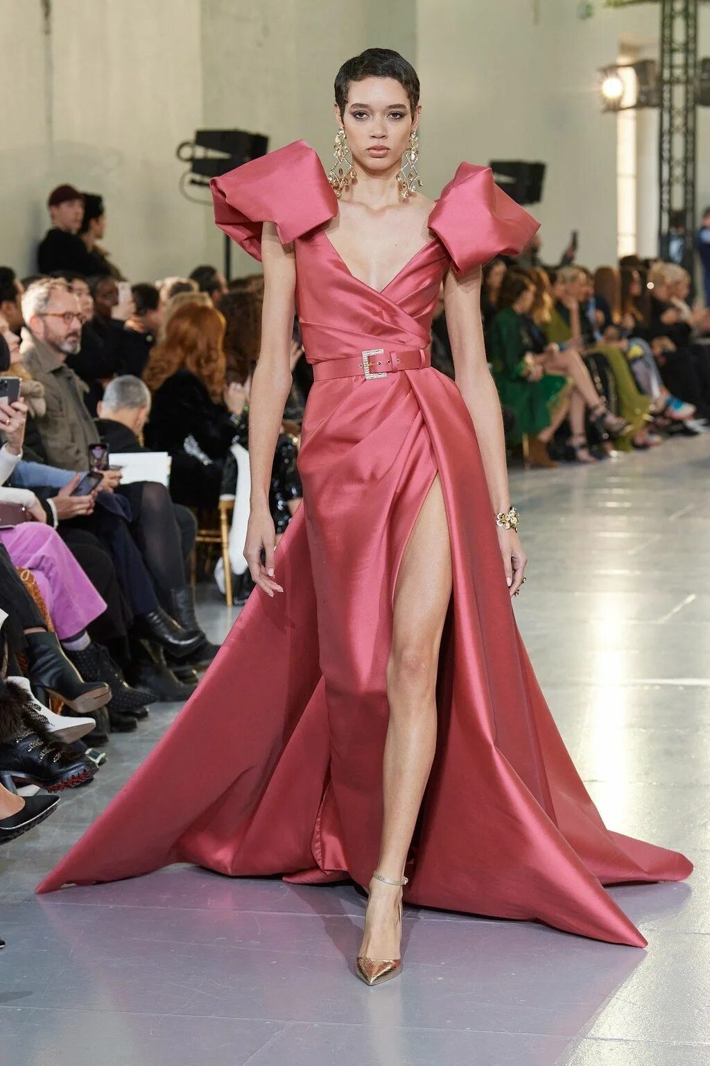 Платья 2020 года фото Elie Saab Haute Couture Printemps-Été 2020 - Défilé Vogue Paris Couture fashion,