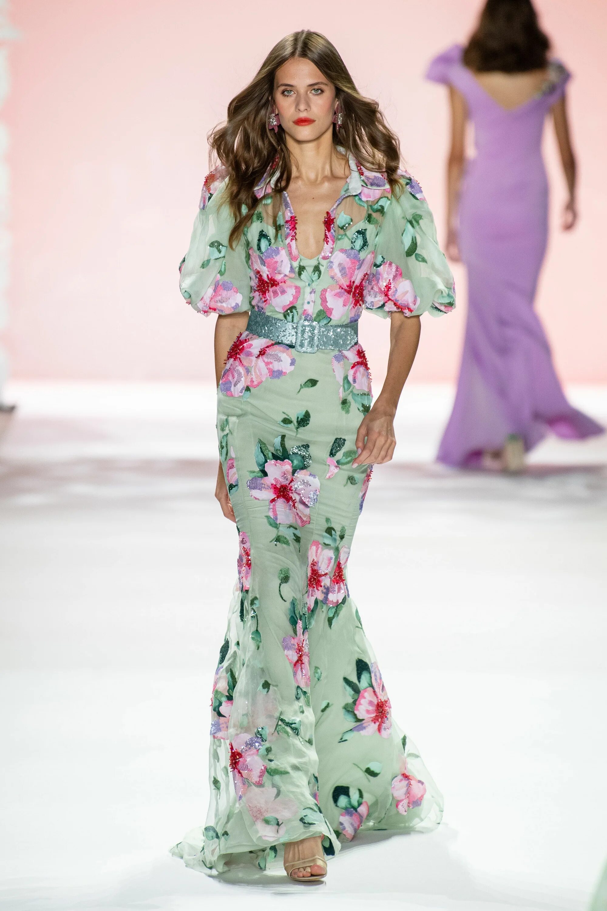 Платья 2020 года фото Badgley Mischka Spring 2020 RTW Vestiti, Abiti floreali, Moda femminile