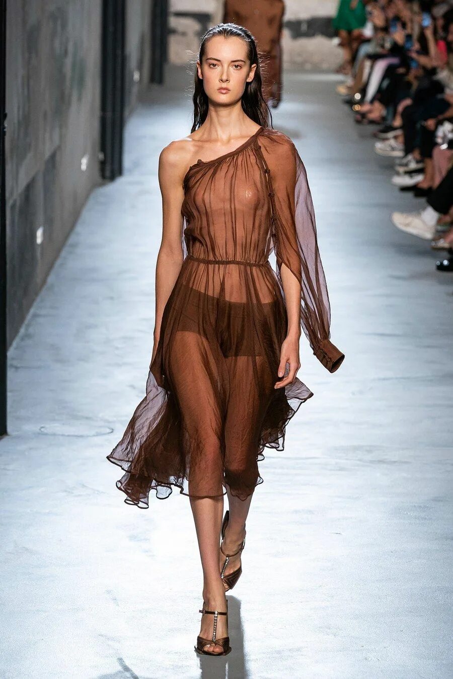 Платья 2020 года модные тенденции No. 21 Spring 2020 Ready-to-Wear collection, runway looks, beauty, models, and r