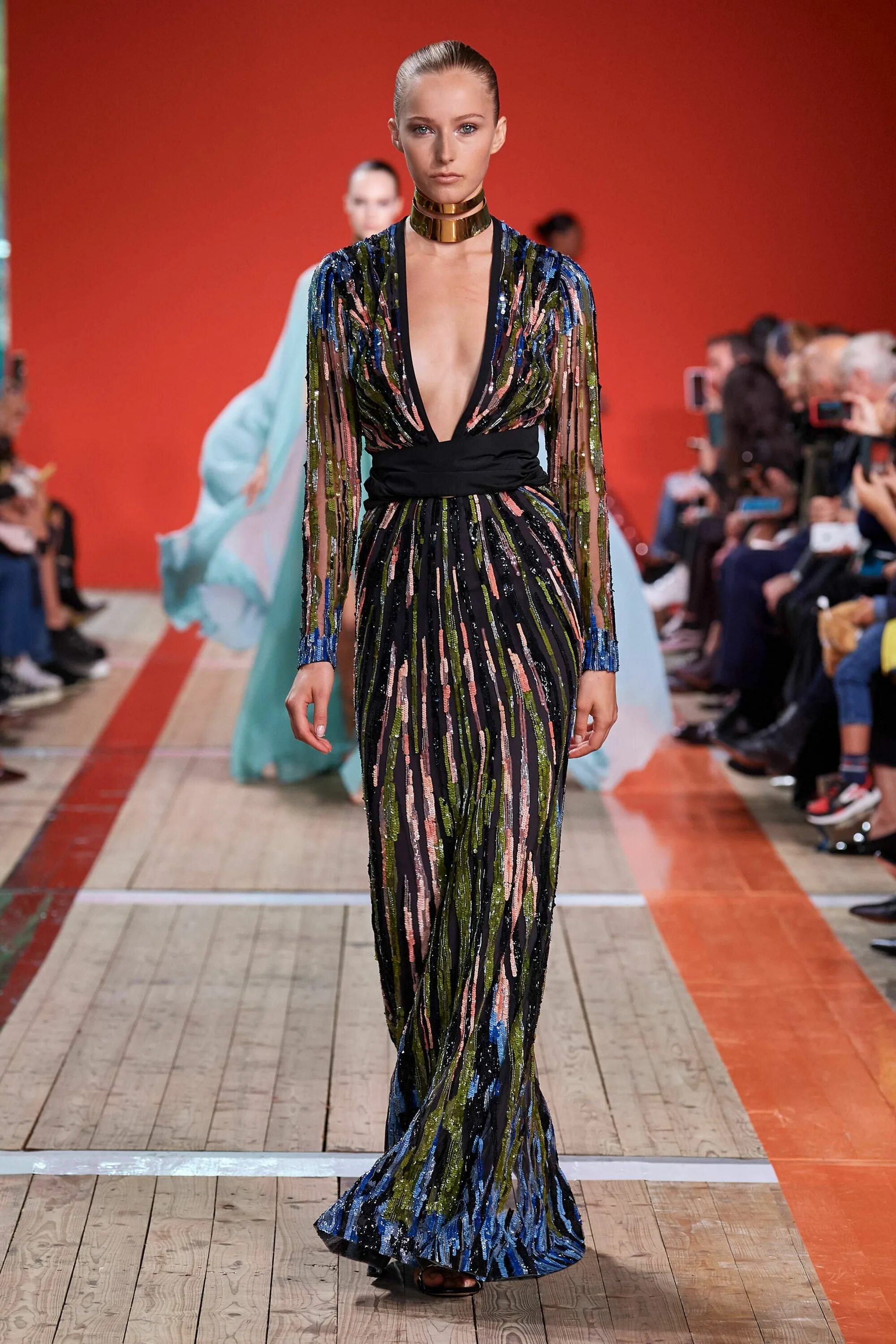 Платья 2020 года модные тенденции Elie Saab Spring 2020 Ready-to-Wear Fashion Show Couture fashion, Elie saab, Eli