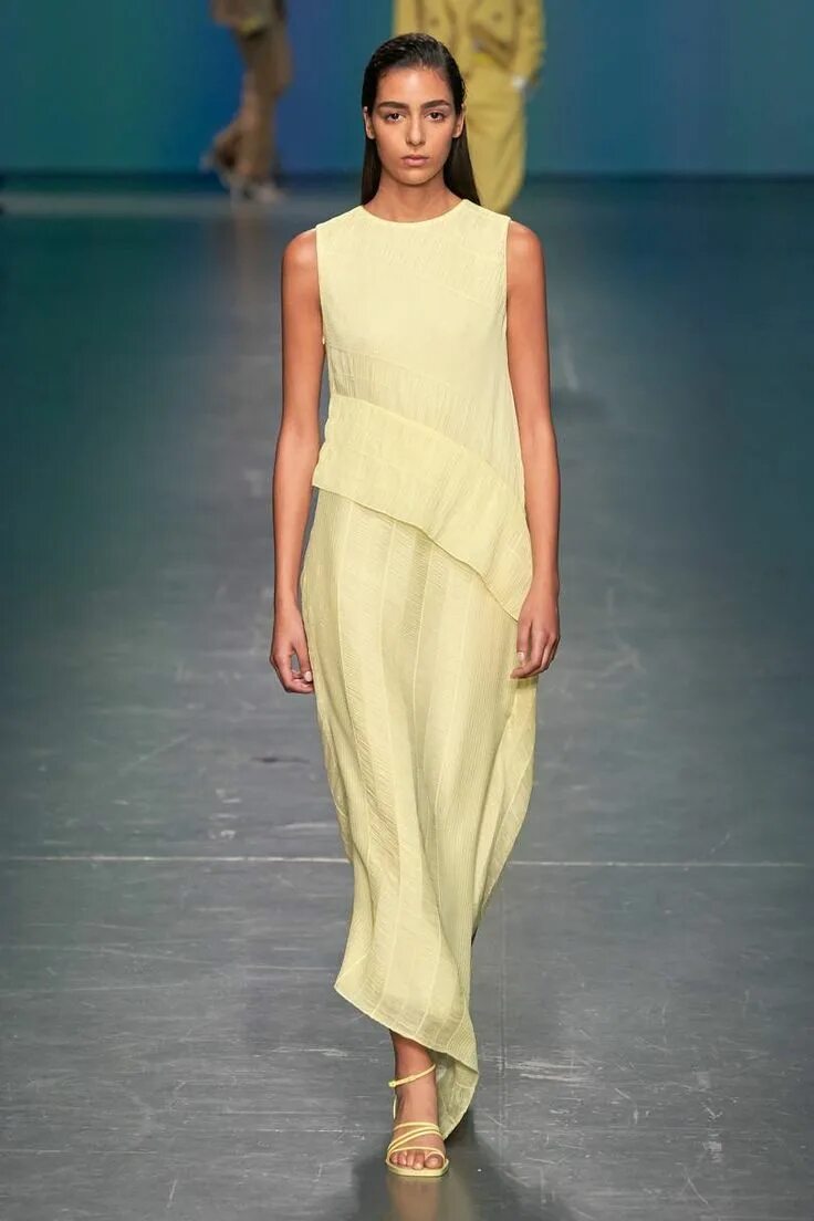 Платья 2020 года модные тенденции Boss Spring 2020 Ready-to-Wear Fashion Show Fashion, Ready to wear, Runway fashi