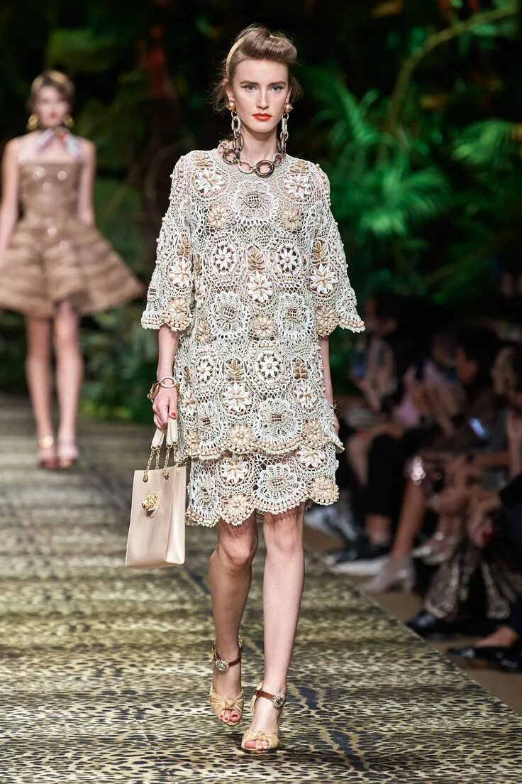 Платья 2020 года модные тенденции фото Dolce & Gabbana Spring 2020 Ready-to-Wear Collection Knit fashion, Couture fashi