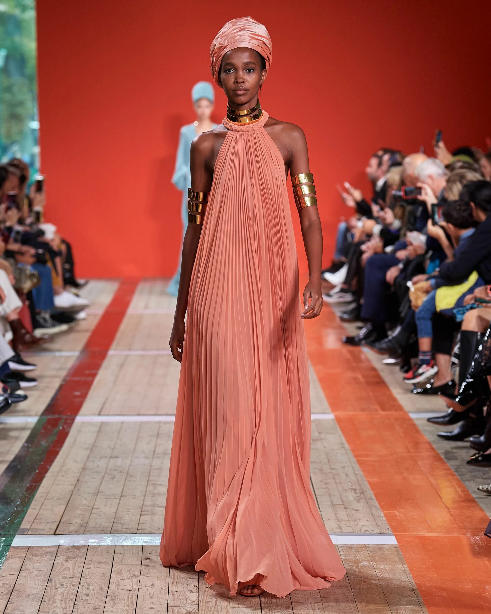 Платья 2020 года модные тенденции фото ELIE SAAB Ready-to-Wear Spring Summer 2020 Fashion, Top design fashion, Elie saa