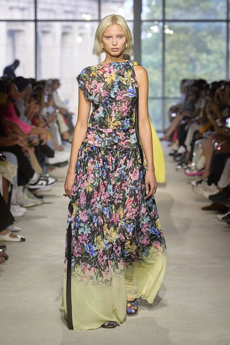 Платья 2024 модные тенденции купить Коллекция 3.1 Phillip Lim Весна-Лето 2024 Селина С. Кайл Make Fashion Inspire Ag