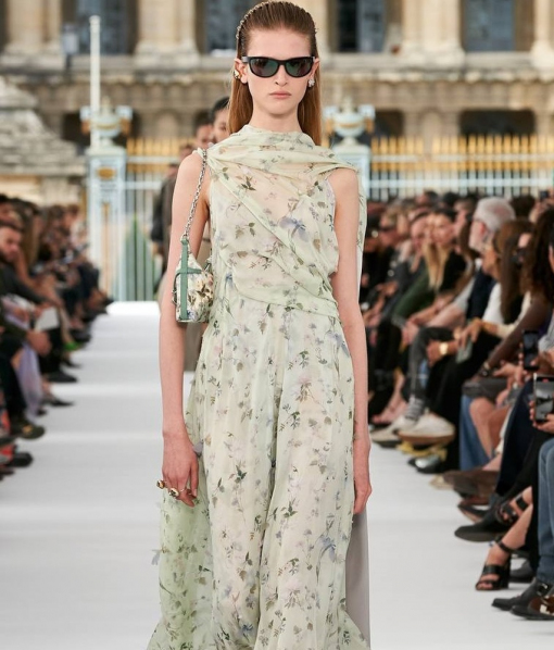 Платья 2024 модные тенденции повседневные Платья на 8 марта 2024 - ТОП платьев для женщин на 8 марта - ElytS.ru