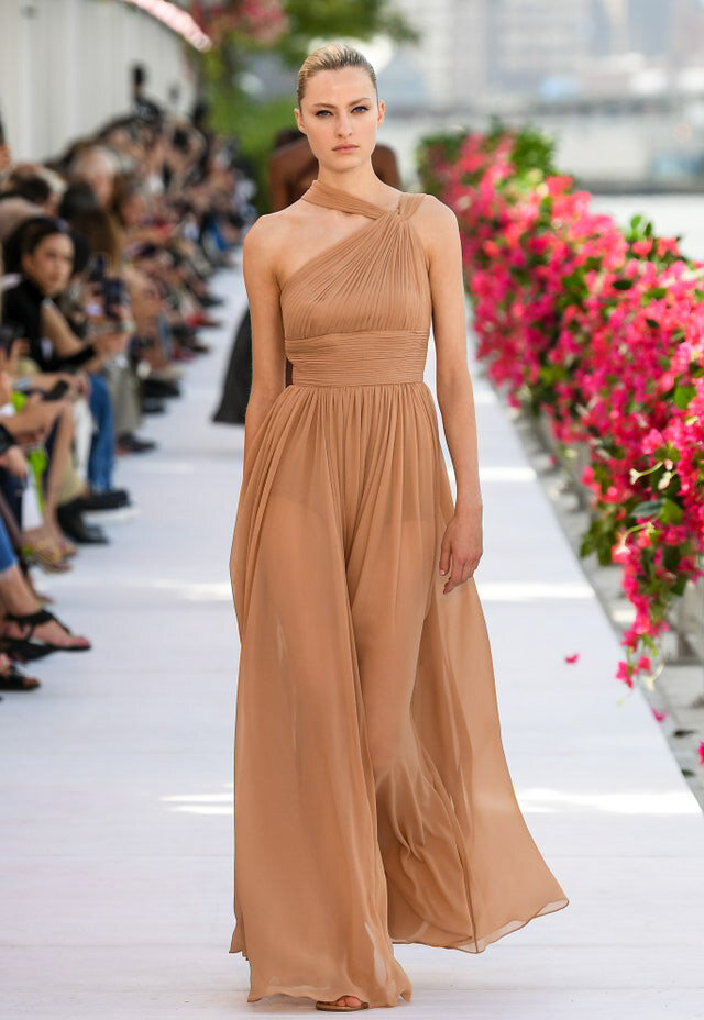 Платья 2024 модные тенденции вечерние Тренды следующего года из коллекции Michael Kors Collection весна-лето 2024 Мир 