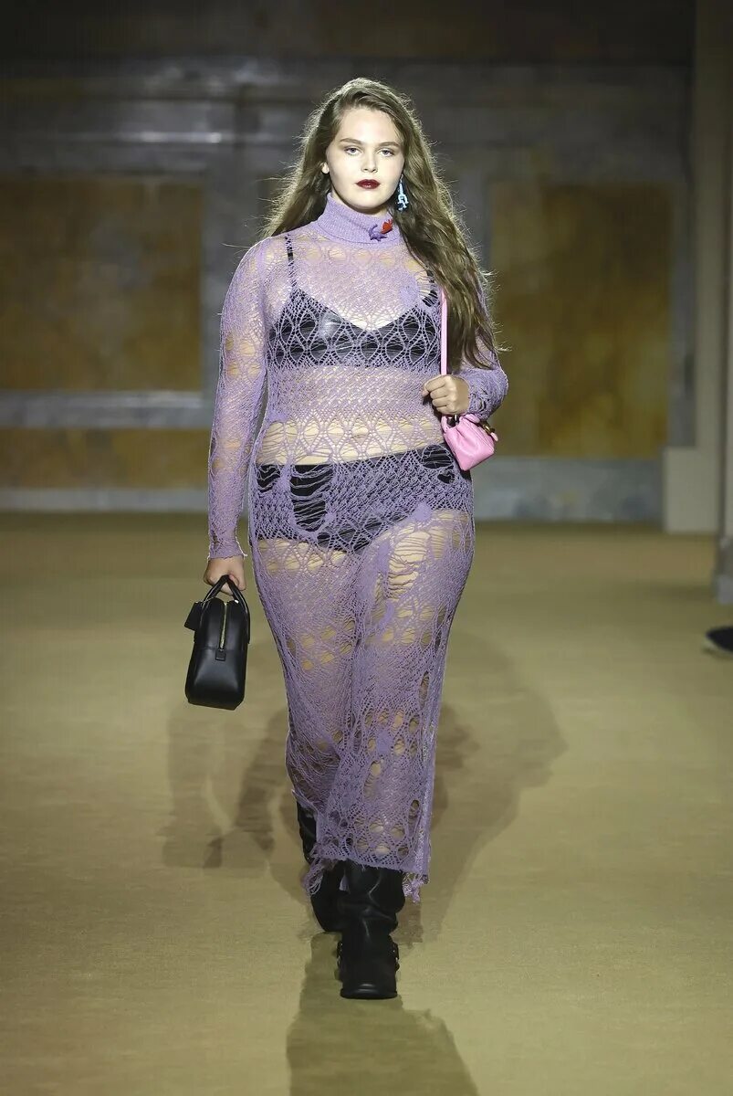 Платья 2025 тренды фото Бабушкины" трусы на подиумах: звезды уже носят! Дамочка на стиле Дзен