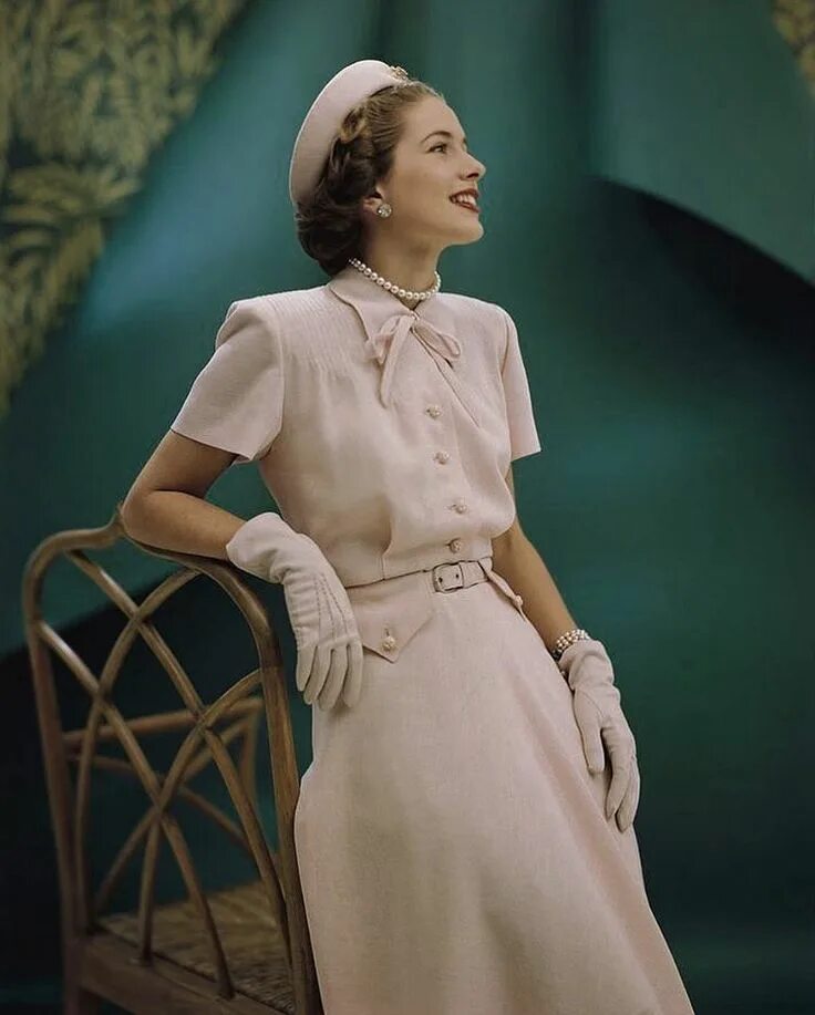 Платья 40 годов фото 1948 pink suit set Fashion, Fashion photography, Vintage dresses