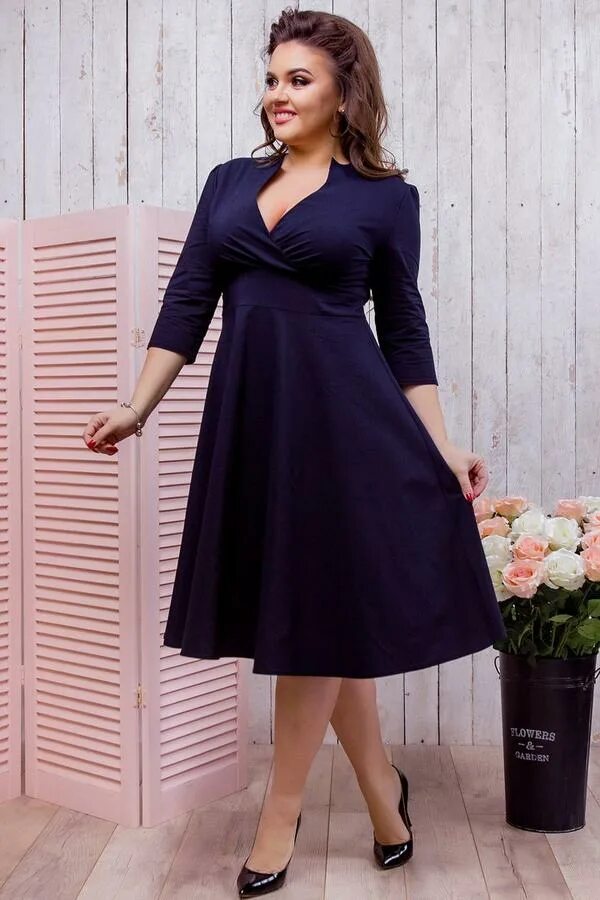 Платья 54 размера фото Однотонное платье-миди Платья. Большие размеры. Платья больших размеров