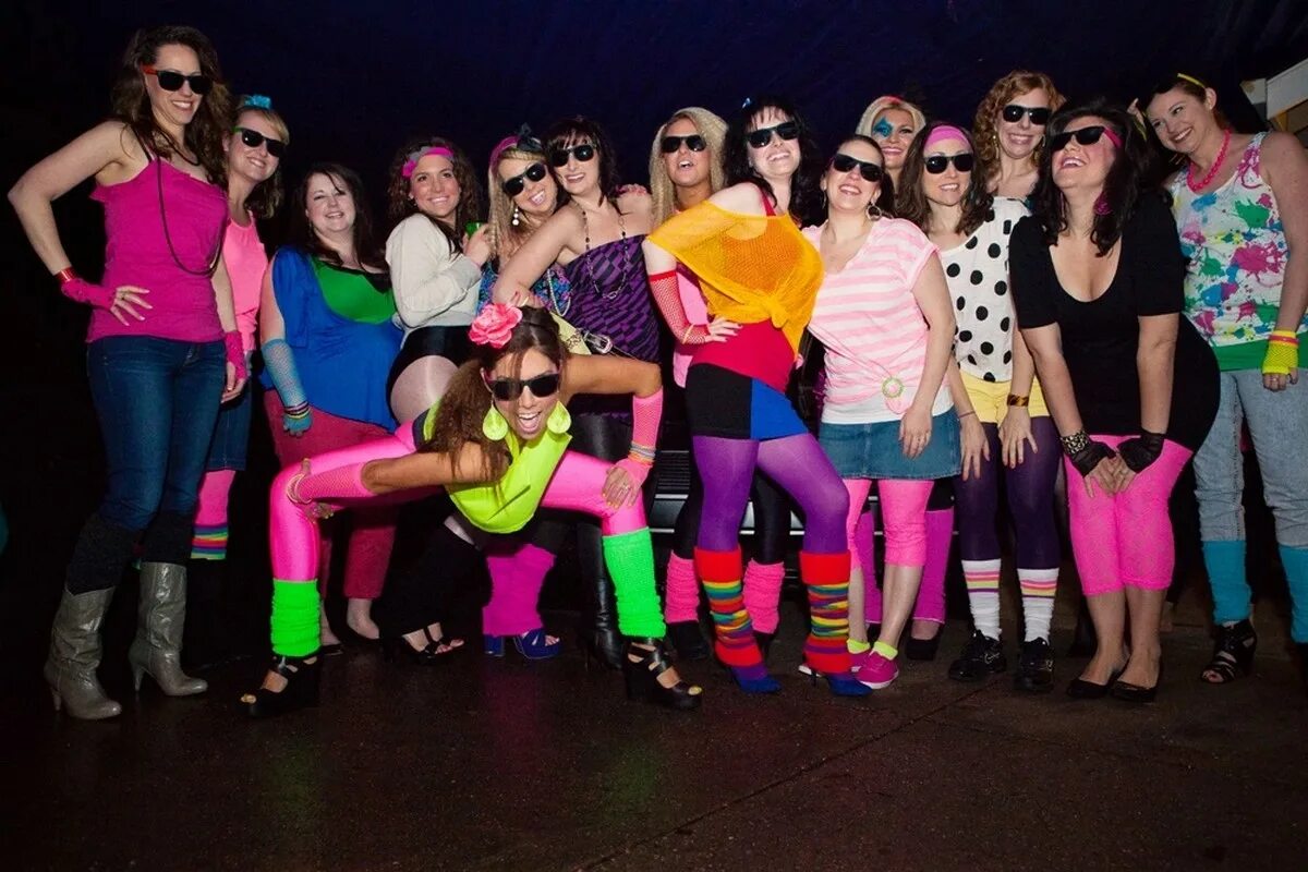 Платья 90 х годов на вечеринку фото Вечеринка в стиле 80-х: как одеться на корпоратив 80-90, сценарии, конкурсы