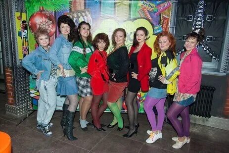 Платья 90 х годов на вечеринку фото Школьный стиль 90: найдено 88 изображений