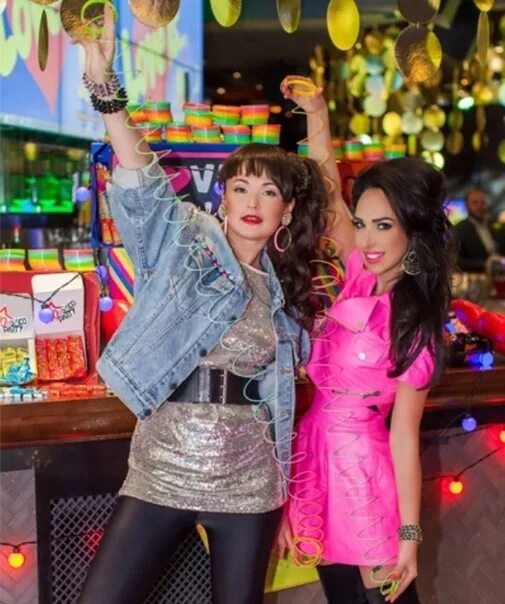 Платья 90 х годов на вечеринку фото Образ на дискотеку 90 х: найдено 87 изображений