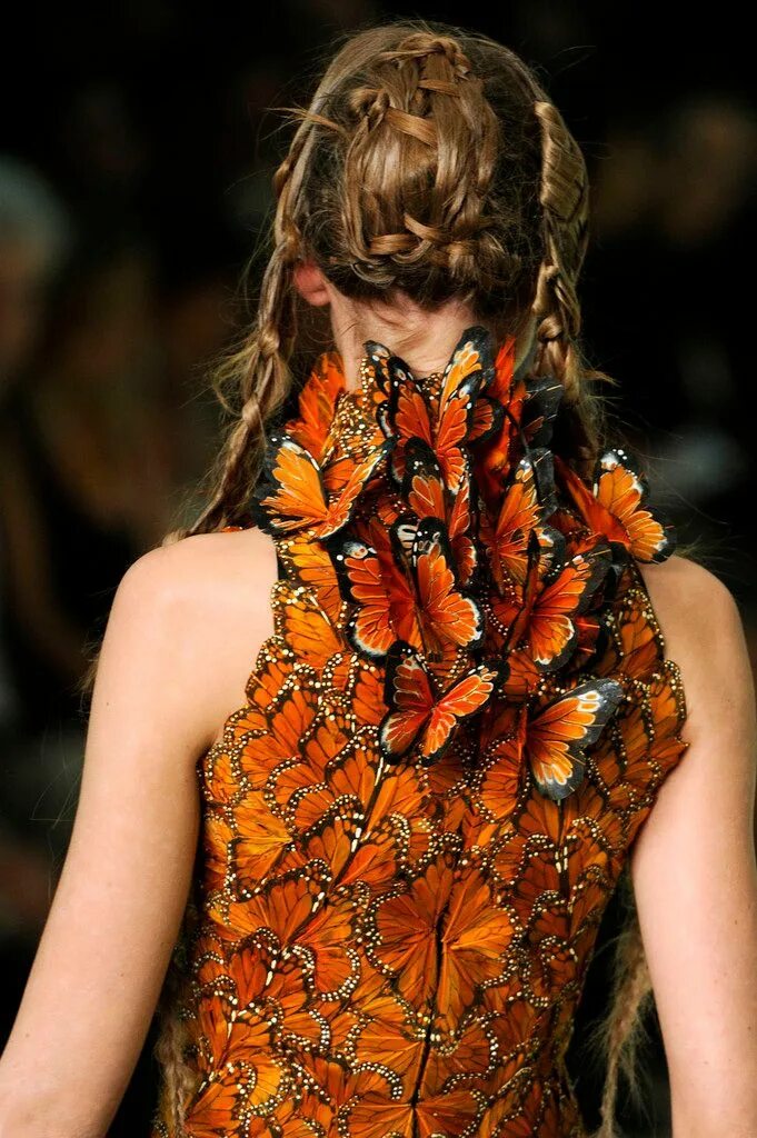 Платья бабочка фото TransientFashion Alexander mcqueen dresses, Butterfly dress, Mcqueen fashion