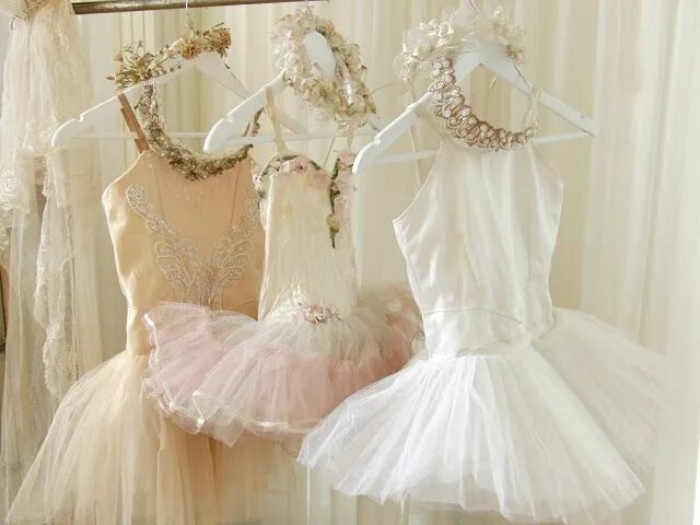 Платья балерин фото We are enamored with these whimsical fairy-like ballet costumes! Pink dance cost