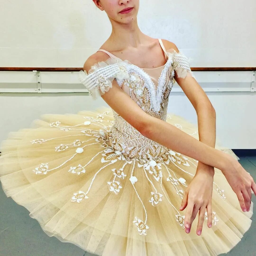Платья балерин фото Aucune description de photo disponible. Ballet costumes, Ballerina costume, Ball