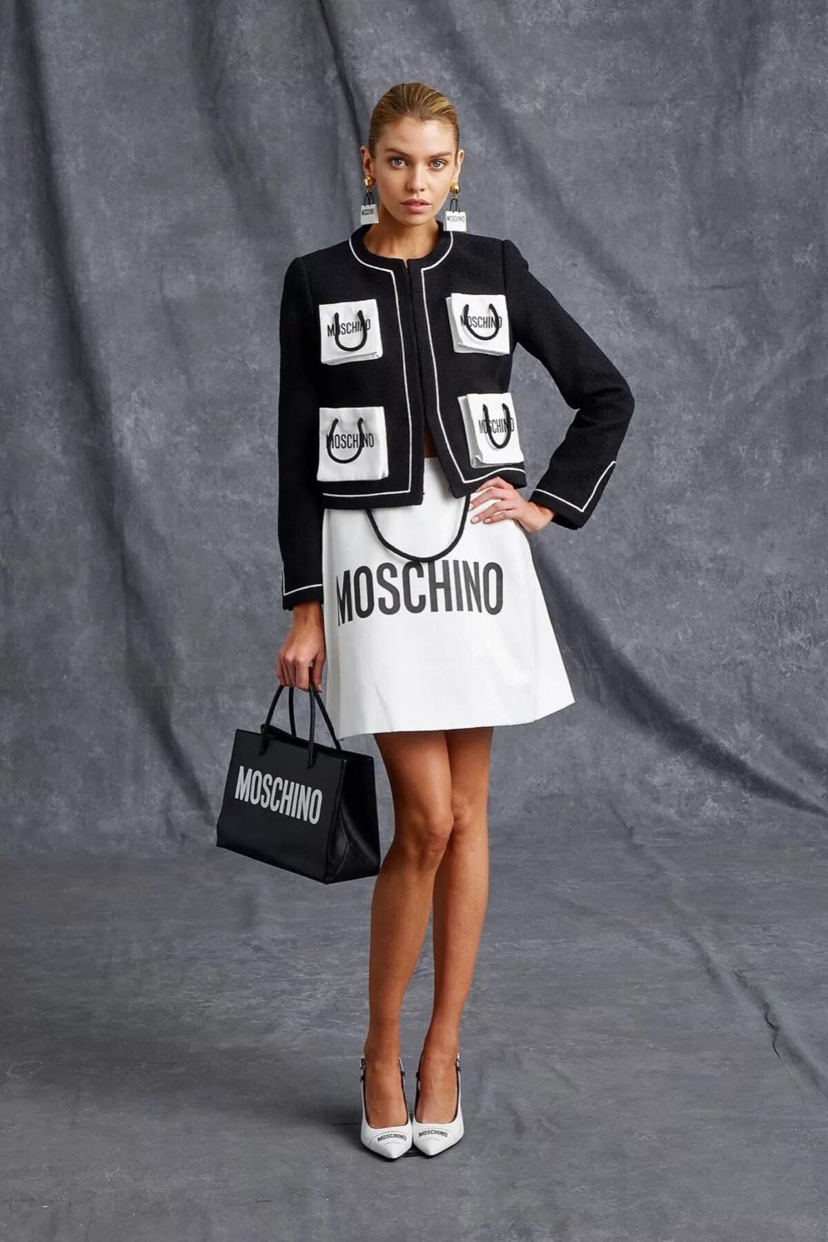 Платья бренды фото Moschino Resort Is a Cheeky Celebration of All Things Commercial Resort 2016 fas
