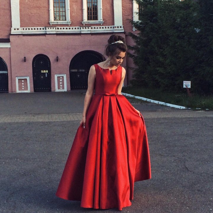 Платья брянск фото и цены Выпускное платье - купить в Брянске, цена 15 000 руб., продано 22 января 2023 - 