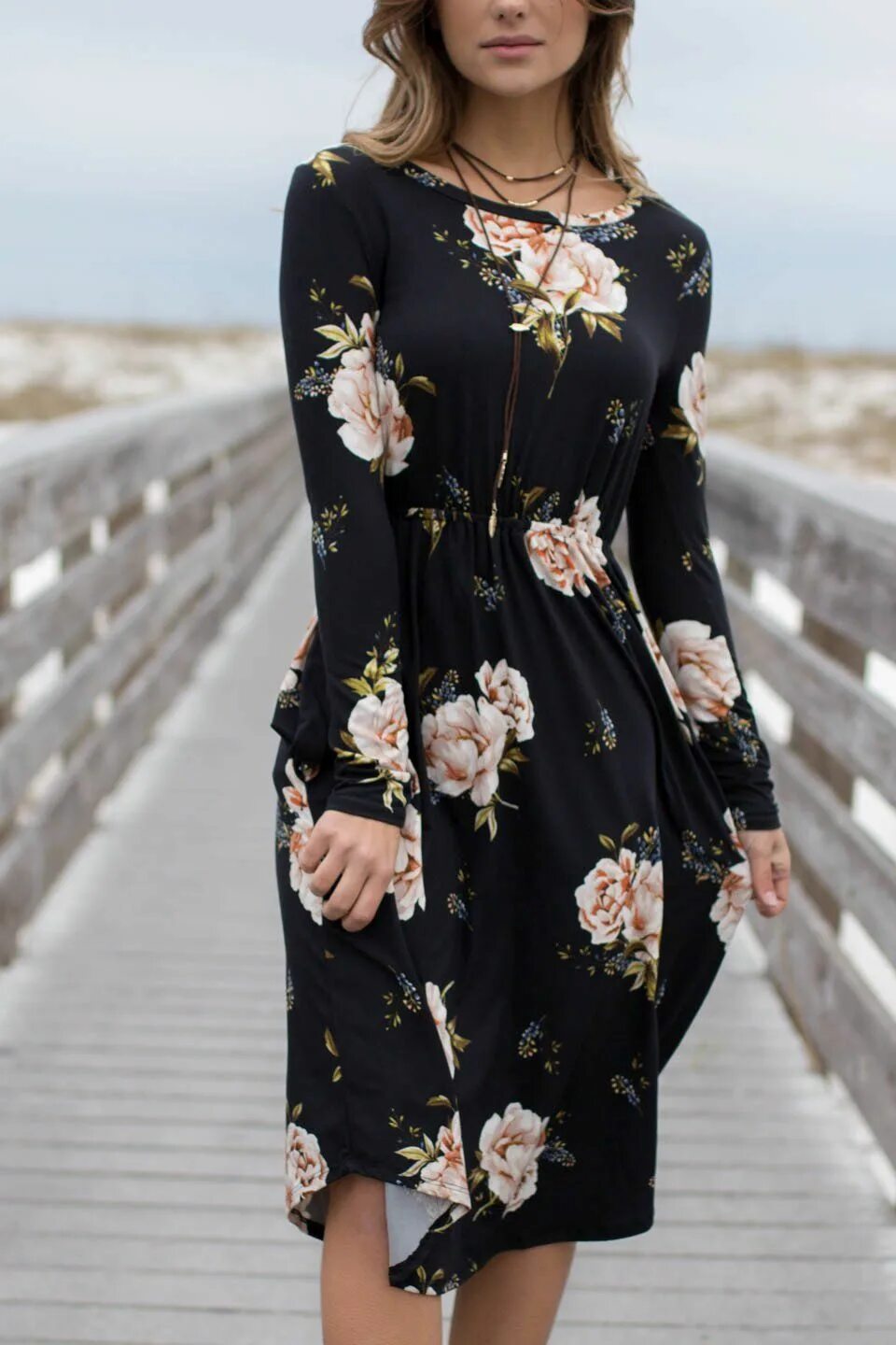 Платья черные с цветами фото Черное платье в цветочек (фото) - chicoutfit.ru