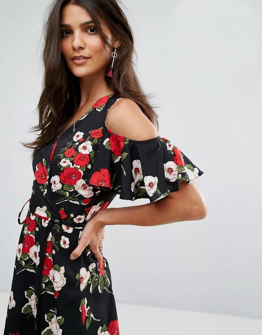 Платья черные с цветами фото Boohoo Cold Shoulder Floral Wrap Dress - ShopperBoard