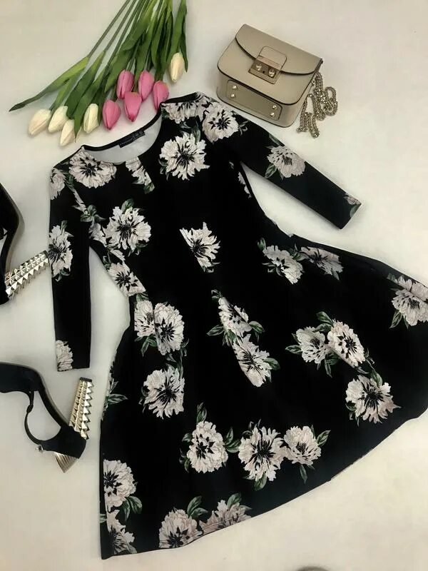 Платья черные с цветами фото Черное платье с цветами