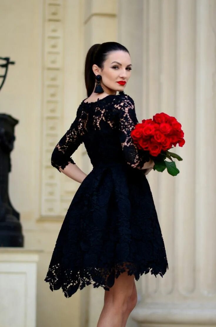 Платья черные с цветами фото Легендарное черное платье - 10 свежих образов для особых случаев Femmie Платья, 