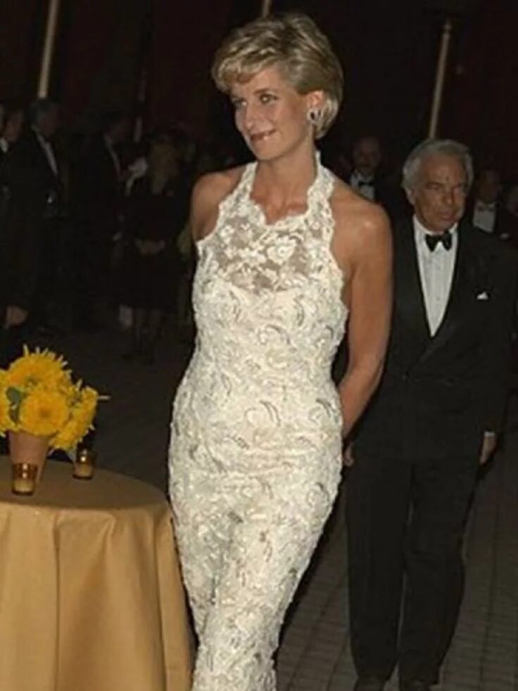 Платья диана фото Lady Diana is Beautiful..... Princess diana family, Lady diana, Princess diana p