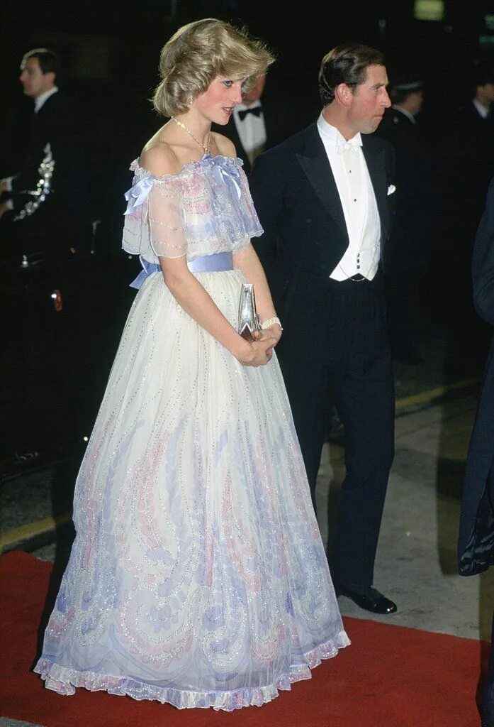 Платья диана фото 30 Times the British Royals Ditched the Palace For the Red Carpet Princess diana