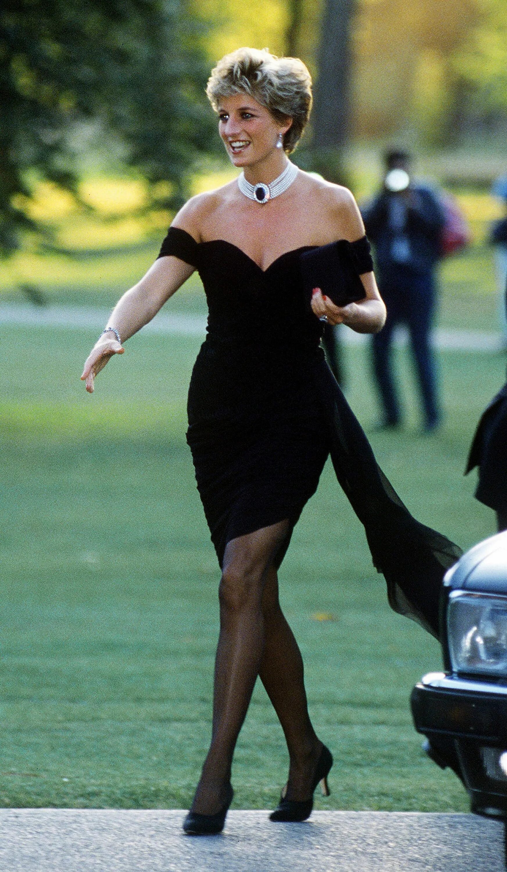 Платья диана фото Princess Diana's best friend and fashion adviser Anna Harvey has just passed awa