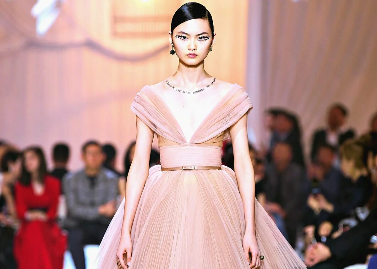 Платья диор фото 12 роскошных образов из новой коллекции Dior haute couture LADY FOR LADY Дзен