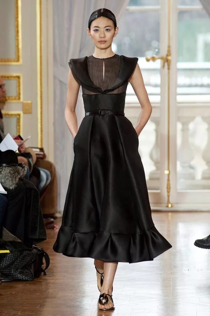 Платья диор фото Fashion Week: Fashion Shows, Trends, Runway Reviews -- The Cut Mode inspiration,