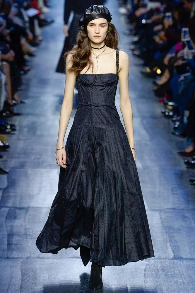 Платья диор фото Christian Dior Модные стили, Модный показ, Недели моды