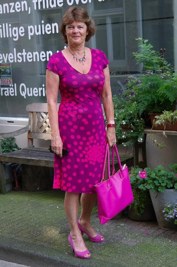 Платья для 60 летних фото Street Style women over 40 Street style women, Over 50 womens fashion, Fashion