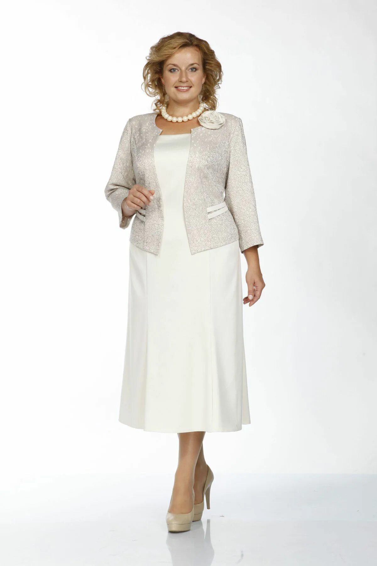 Платья для 60 летних фото Подходящие фасоны платьев для женщин старше 50