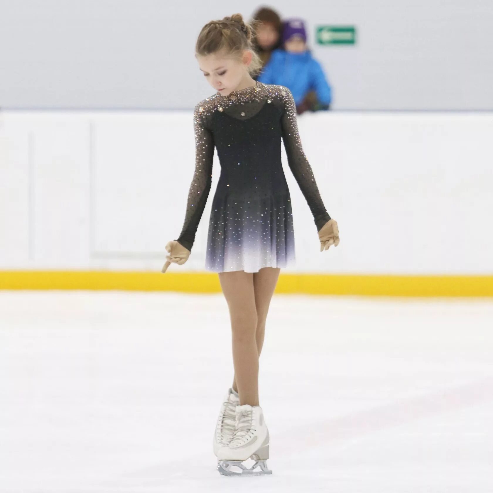 Платья для фигурного катания фото Белое платье для фигурного катания (59 фото)