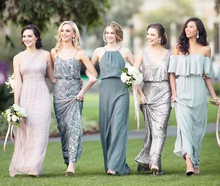 Платья для гостей фото Choosing your Wedding Party: Is a big or small bridal party right for you? Bride
