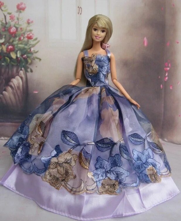 Платья для кукол фото What Makes Barbie Dolls So Iconic? - Baby Doll Zone Vestido barbie, Vestidos de 