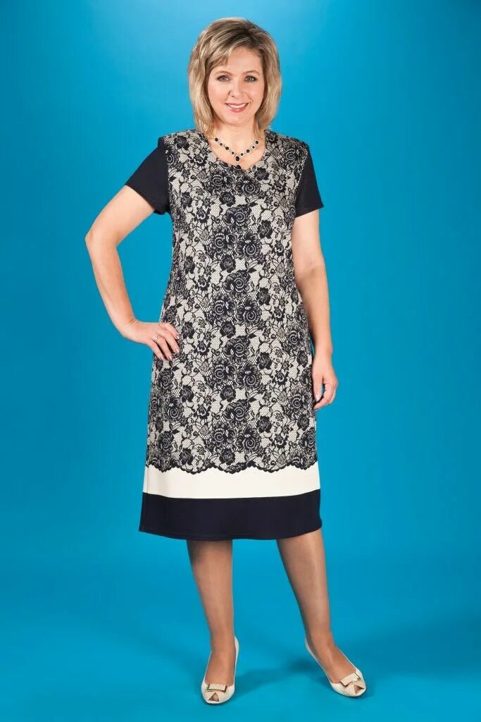 Платья для женщин 50 фото chyorno-beloe-plate-i-tufli-683x1024 Платья, Мода для полных, Стиль