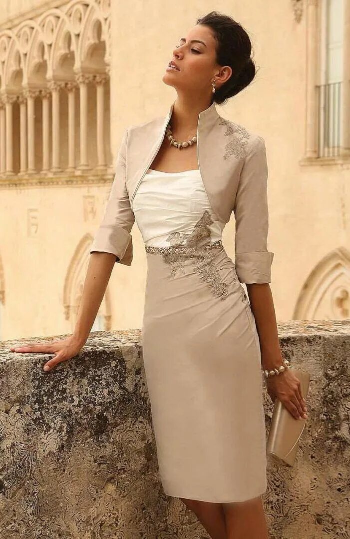 Платья для женщин на свадьбу фото Two Piece mother of the bride suit dress is comprised of a jacket and a straples