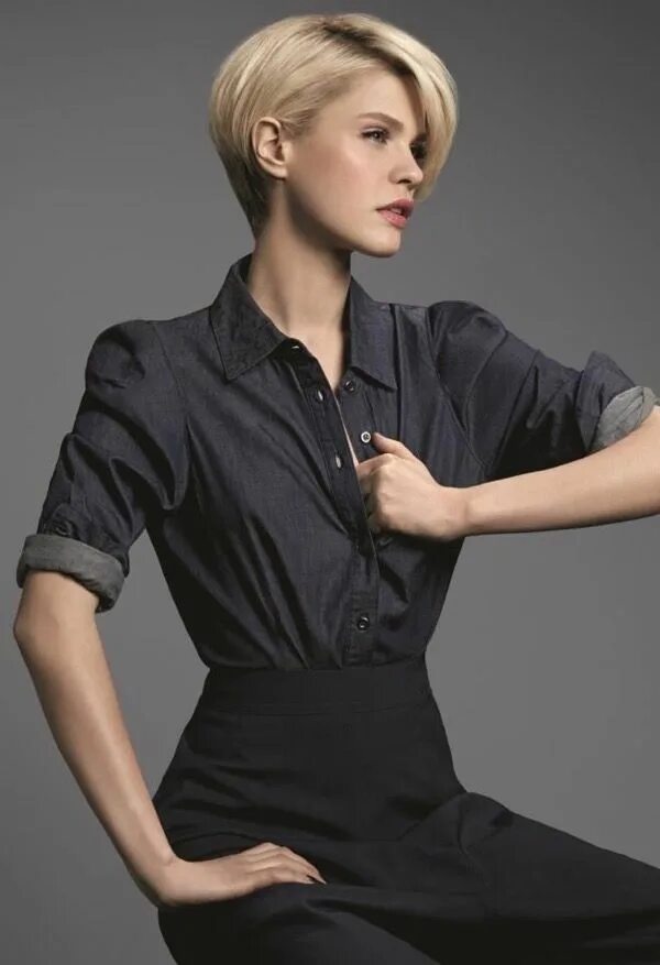 Платья для женщин с короткими стрижками Укладки и прически на короткие прядки отнимают совсем мало времени, при правильн