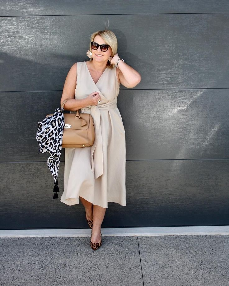 Платья для женщин стильные фото модные Летние образы для невысоких полных женщин в 2024 г Фасон платья, Наряды, Модели