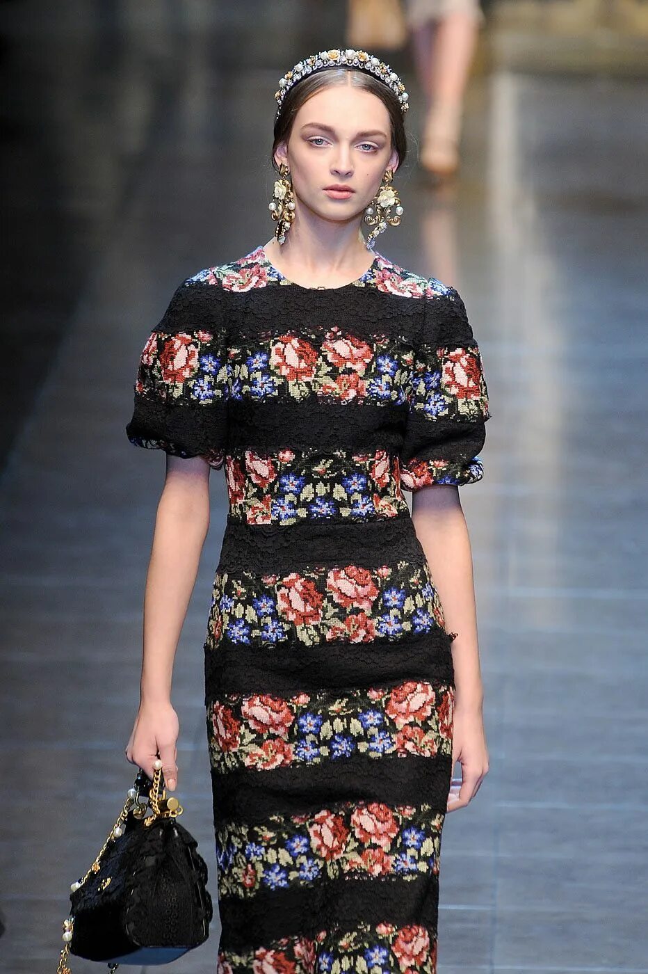 Платья дольче габбана фото Dolce & Gabbana Fall 2012 Runway Pictures Mexican fashion, High fashion dresses,