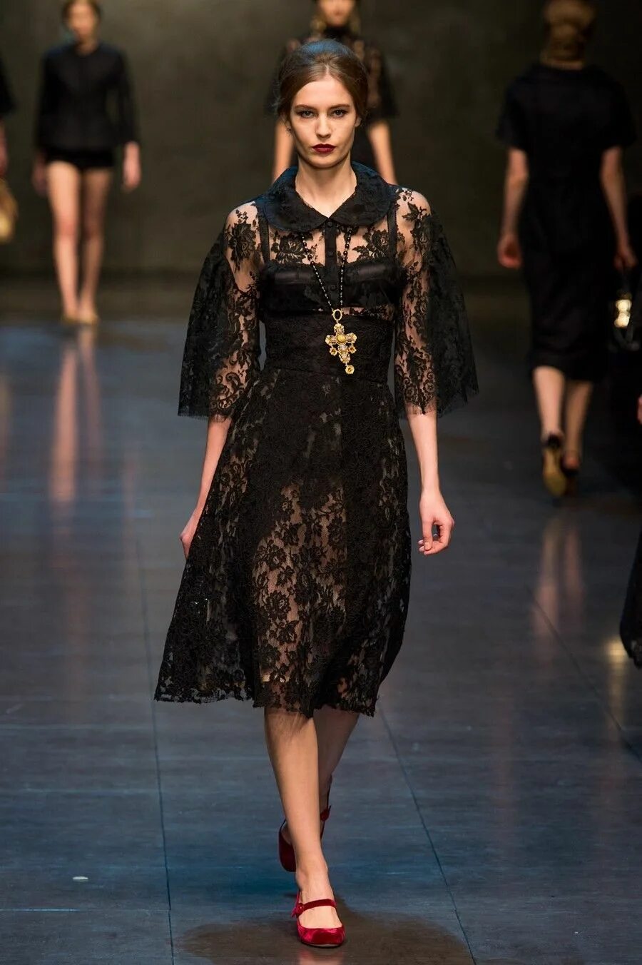 Платья дольче габбана фото Pin by Hazel on Dolce and Gabbana Fashion show, Womens black lace dress, Dolce a
