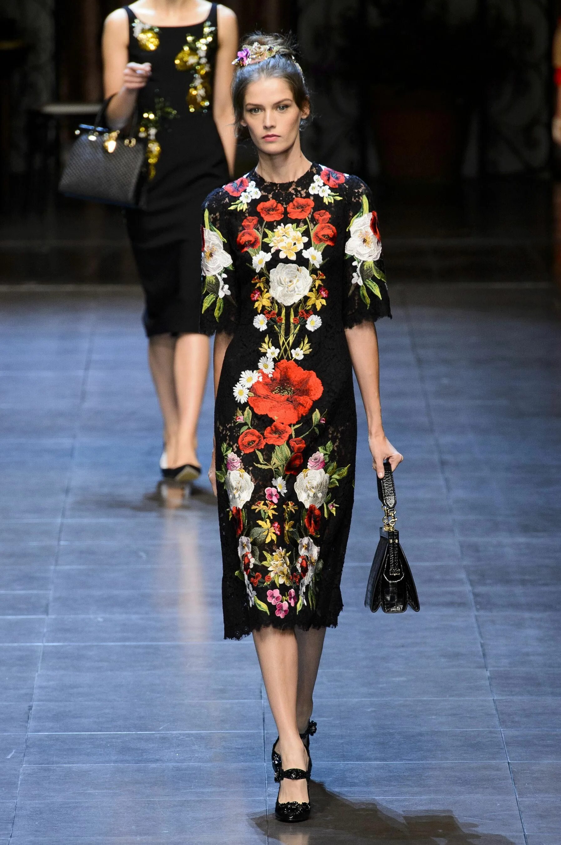 Платья дольче габбана фото Défilé Dolce & Gabbana Printemps-été 2016 Prêt-à-porter Chic summer dresses, Fas